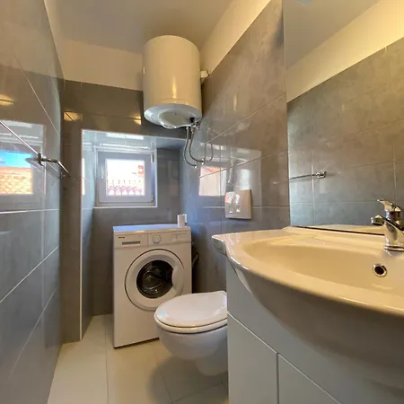 Lina Apartman *