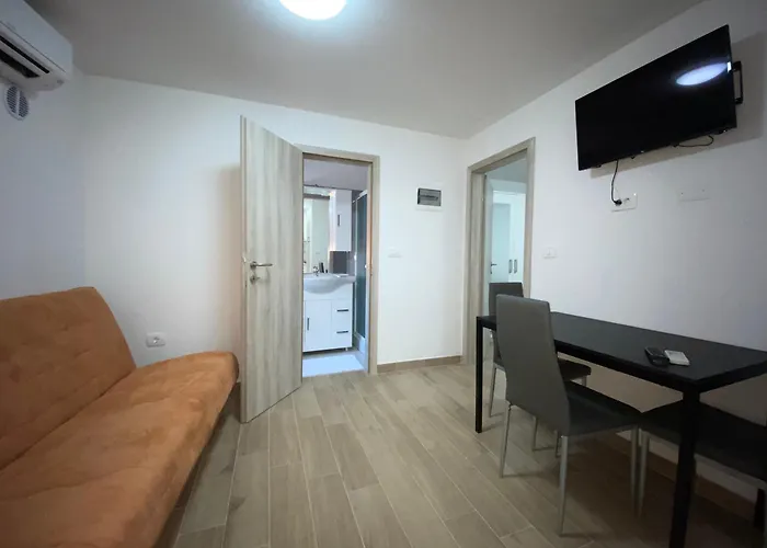 Lina アパート コペル